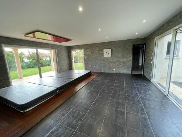 Maison à vendre    8 pièces •  Romans-sur-Isère