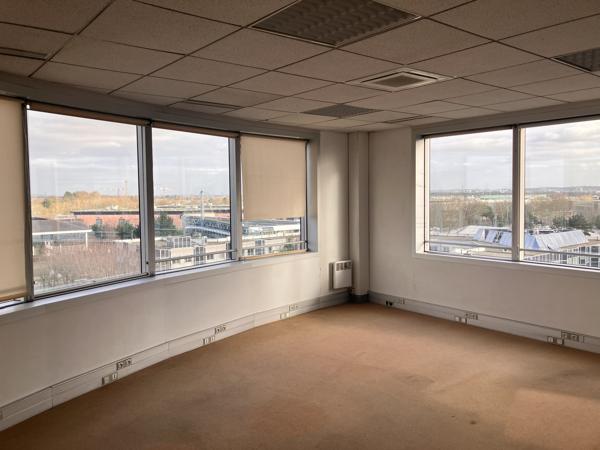 Bureaux à vendre à Villepinte divisibles au pied du RER B