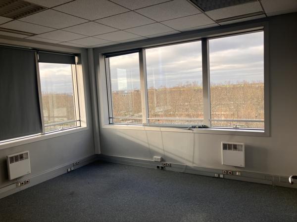 Bureaux à vendre à Villepinte divisibles au pied du RER B