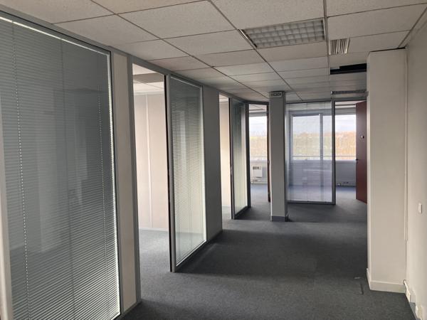 Bureaux à vendre à Villepinte divisibles au pied du RER B