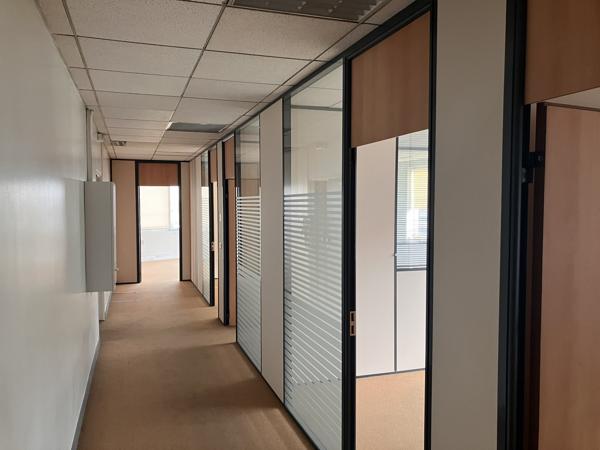 Bureaux à vendre à Villepinte divisibles au pied du RER B