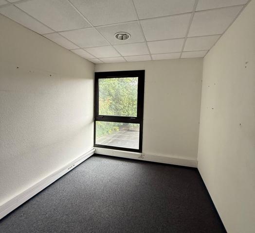 Bureaux lumineux à louer à Marsac-sur-l'Isle en zone commerciale
