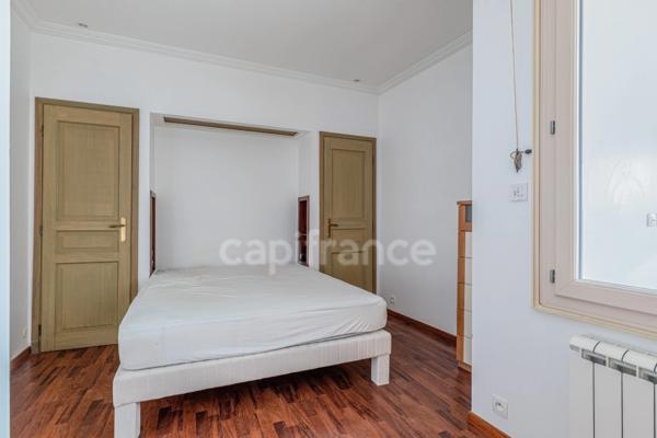 Secteur Crépieux- Maison atypique 5P de 177 m² - Vue Remarquable -