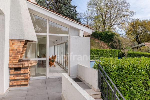 Secteur Crépieux- Maison atypique 5P de 177 m² - Vue Remarquable -