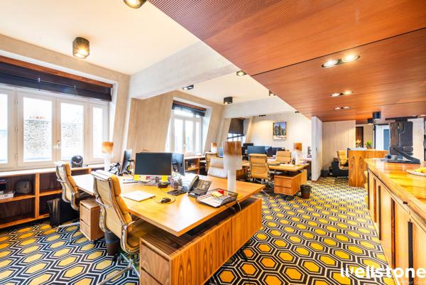 Bureaux à louer à PARIS 75008
