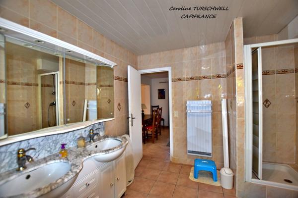 CAVALAIRE SUR MER (83) - PROPRIETE UNE MAISON DE 205 M² (EN 2 APPARTEMENTS) + T2 DE 33 M² - PISCINE AU SEL - TERRAIN DE 1500 M² CLOS ET PAYSAGE -