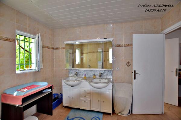 CAVALAIRE SUR MER (83) - PROPRIETE UNE MAISON DE 205 M² (EN 2 APPARTEMENTS) + T2 DE 33 M² - PISCINE AU SEL - TERRAIN DE 1500 M² CLOS ET PAYSAGE -