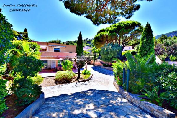 CAVALAIRE SUR MER (83) - PROPRIETE UNE MAISON DE 205 M² (EN 2 APPARTEMENTS) + T2 DE 33 M² - PISCINE AU SEL - TERRAIN DE 1500 M² CLOS ET PAYSAGE -