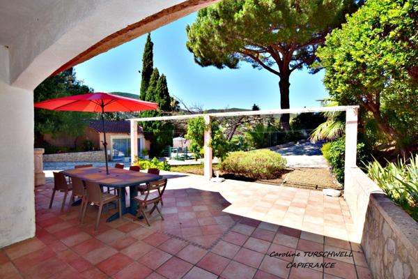 CAVALAIRE SUR MER (83) - PROPRIETE UNE MAISON DE 205 M² (EN 2 APPARTEMENTS) + T2 DE 33 M² - PISCINE AU SEL - TERRAIN DE 1500 M² CLOS ET PAYSAGE -