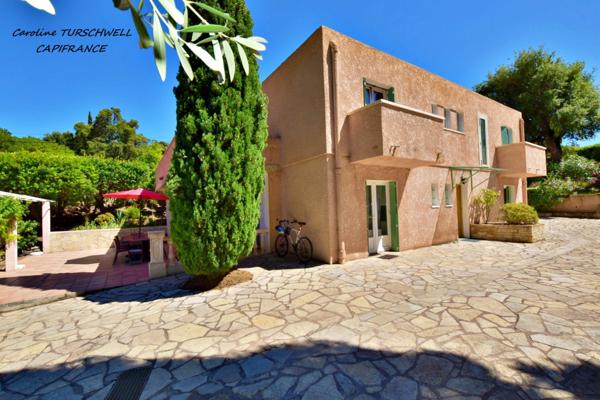 CAVALAIRE SUR MER (83) - PROPRIETE UNE MAISON DE 205 M² (EN 2 APPARTEMENTS) + T2 DE 33 M² - PISCINE AU SEL - TERRAIN DE 1500 M² CLOS ET PAYSAGE -