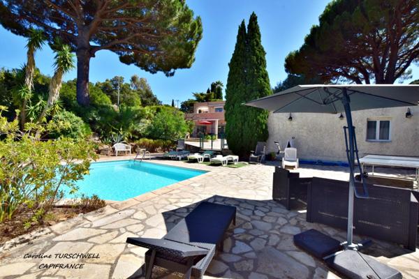 CAVALAIRE SUR MER (83) - PROPRIETE UNE MAISON DE 205 M² (EN 2 APPARTEMENTS) + T2 DE 33 M² - PISCINE AU SEL - TERRAIN DE 1500 M² CLOS ET PAYSAGE -