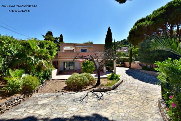 CAVALAIRE SUR MER (83) - PROPRIETE UNE MAISON DE 205 M² (EN 2 APPARTEMENTS) + T2 DE 33 M² - PISCINE AU SEL - TERRAIN DE 1500 M² CLOS ET PAYSAGE -