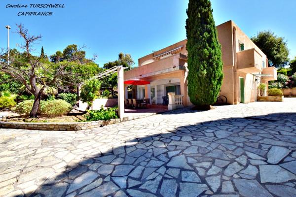 CAVALAIRE SUR MER (83) - PROPRIETE UNE MAISON DE 205 M² (EN 2 APPARTEMENTS) + T2 DE 33 M² - PISCINE AU SEL - TERRAIN DE 1500 M² CLOS ET PAYSAGE -