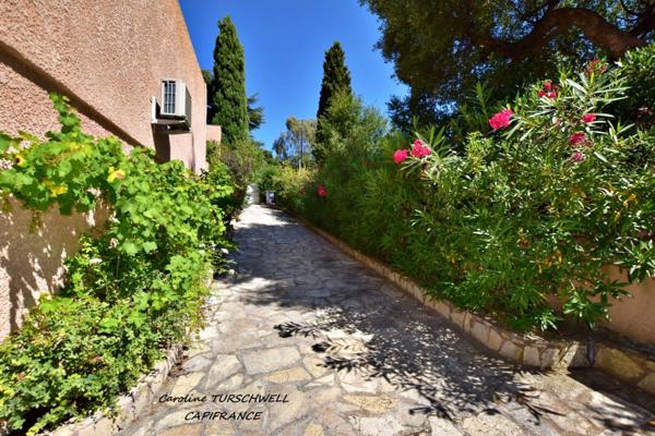 CAVALAIRE SUR MER (83) - PROPRIETE UNE MAISON DE 205 M² (EN 2 APPARTEMENTS) + T2 DE 33 M² - PISCINE AU SEL - TERRAIN DE 1500 M² CLOS ET PAYSAGE -