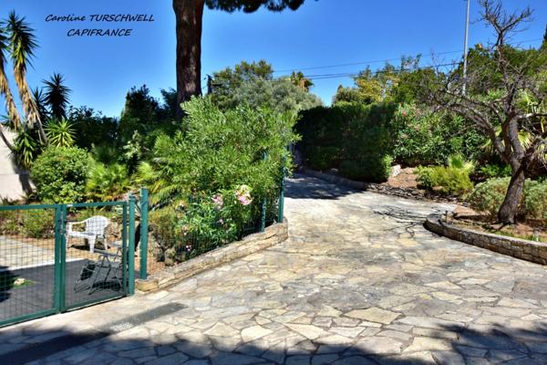 CAVALAIRE SUR MER (83) - PROPRIETE UNE MAISON DE 205 M² (EN 2 APPARTEMENTS) + T2 DE 33 M² - PISCINE AU SEL - TERRAIN DE 1500 M² CLOS ET PAYSAGE -