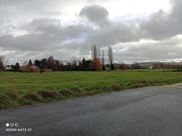 Terrain à SAINT-LAURENT-DES-VIGNES, 24100 - 2500m²