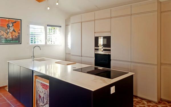 Maison à vendre    4 pièces •  Uzès