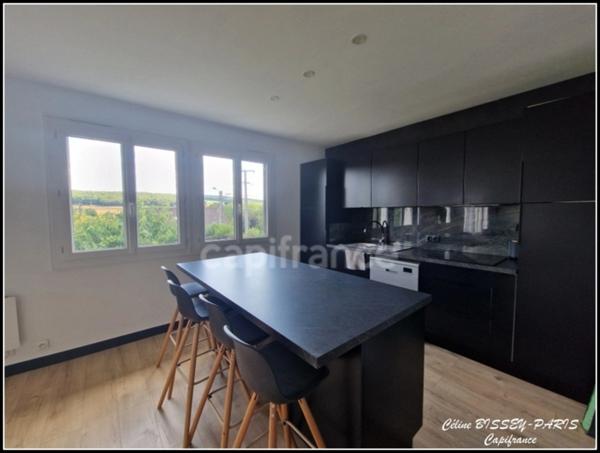 Maison 103 M2, 2 chambres, jardin 806M2, sous-sol total garage 2 voitures