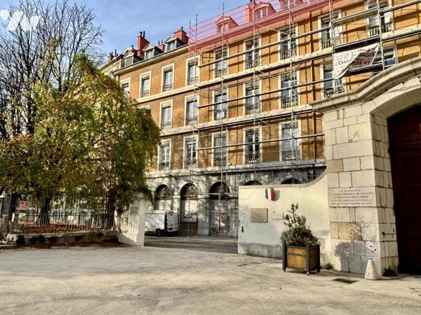 GRENOBLE centre ville, À vendre – Appartement exceptionnel avec volumes rares et vue imprenable.