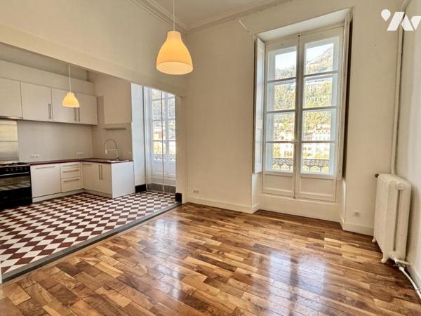 GRENOBLE centre ville, À vendre – Appartement exceptionnel avec volumes rares et vue imprenable.