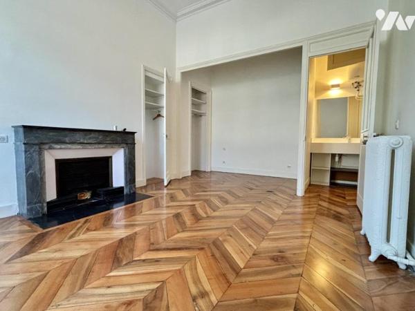 GRENOBLE centre ville, À vendre – Appartement exceptionnel avec volumes rares et vue imprenable.