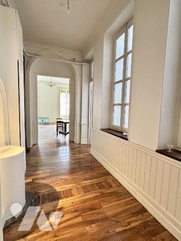 GRENOBLE centre ville, À vendre – Appartement exceptionnel avec volumes rares et vue imprenable.