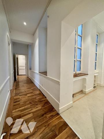 GRENOBLE centre ville, À vendre – Appartement exceptionnel avec volumes rares et vue imprenable.