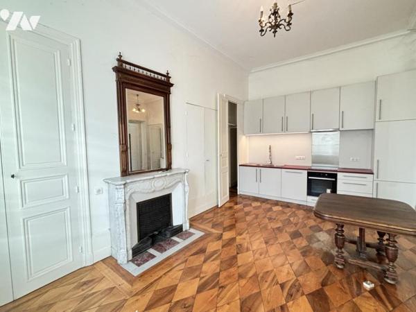 GRENOBLE centre ville, À vendre – Appartement exceptionnel avec volumes rares et vue imprenable.