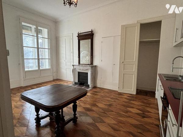 GRENOBLE centre ville, À vendre – Appartement exceptionnel avec volumes rares et vue imprenable.