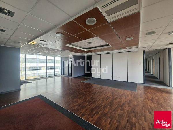 Angers centre ville/ Saint Serge plateau bureaux de 936 m² à louer