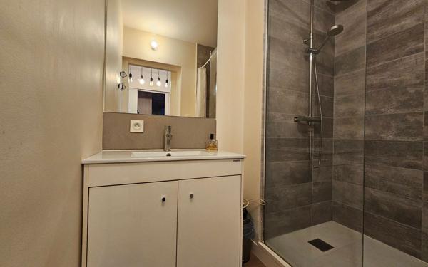 Appartement à vendre    3 pièces • 54,85 m2 Saint-Étienne