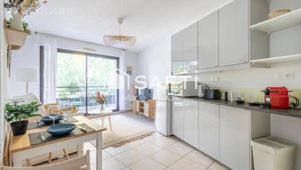 Un magnifique T2 entièrement meublé, situé dans le carré d'or du 8ème arrondissement