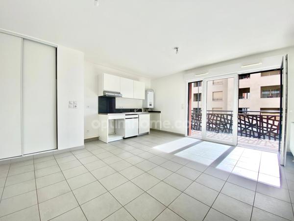 Appartement T3 ultra lumineux - Grand balcon - Garage fermé - Place de stationnement privative