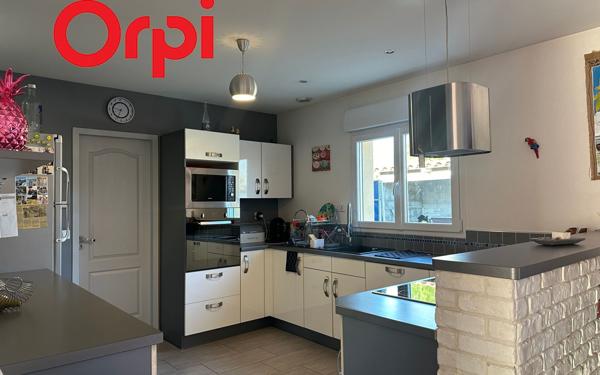 Maison à vendre    7 pièces •  Saint-Agnant