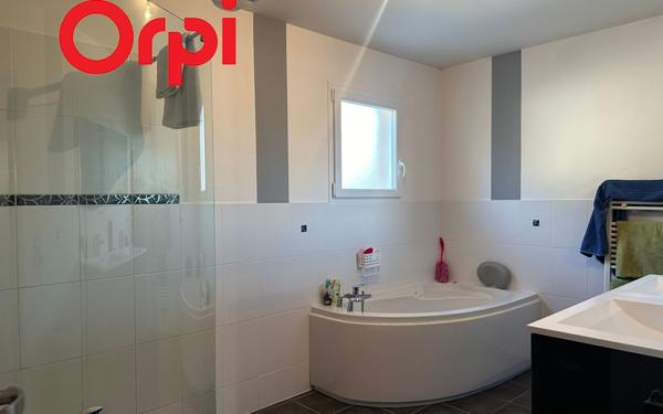 Maison à vendre    7 pièces •  Saint-Agnant