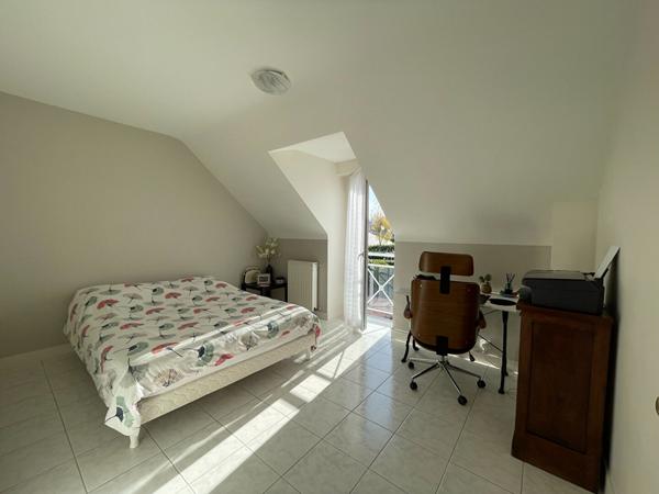 Carquefou, maison contemporaine avec piscine dans le quartier prisé du Bois Saint Lys