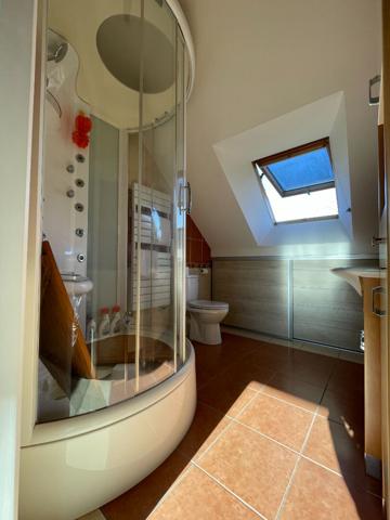 Carquefou, maison contemporaine avec piscine dans le quartier prisé du Bois Saint Lys