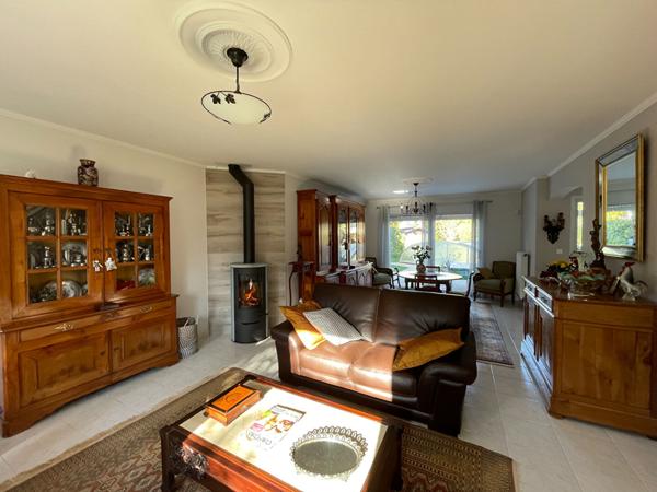 Carquefou, maison contemporaine avec piscine dans le quartier prisé du Bois Saint Lys