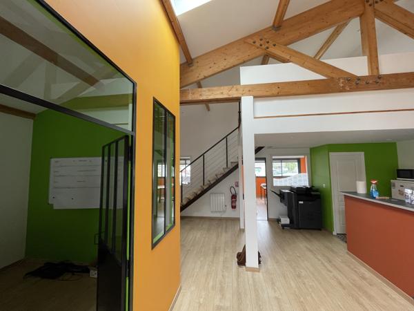 BUREAUX BORD LOIRE À LOUER OU À VENDRE-130 M2-BUREAUX RÉNOVÉS