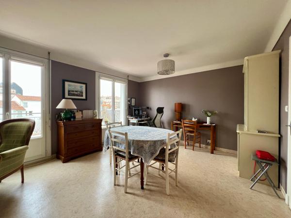 Appartement Dernier Etage - Double Balcon- 3 pièces 58 m² avec cave à La Roche-sur-Yon - Venu Loué - Pentagone