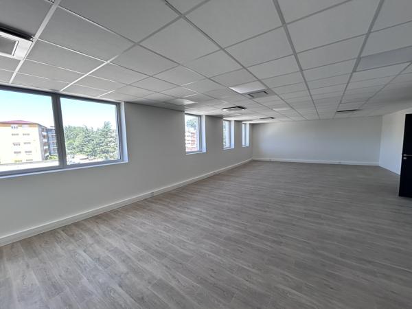 BOURG EN BRESSE - BUREAUX NEUFS A LOUER - CENTRE VILLE