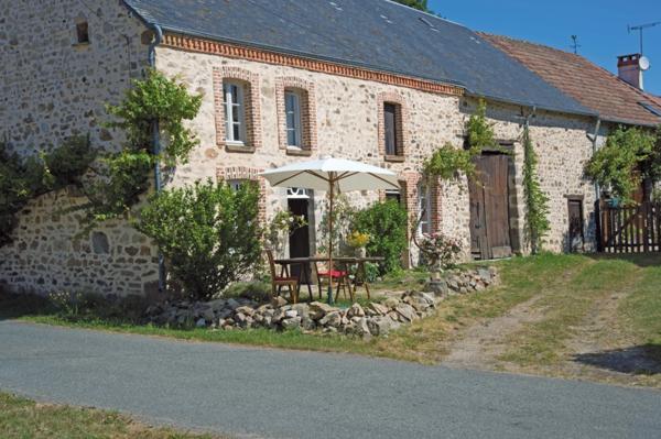 Dpt Creuse (23), à vendre  à Fleurat  maison de 4 pièces de 78 m2 - Grange attenante et terrain de 1289 m2