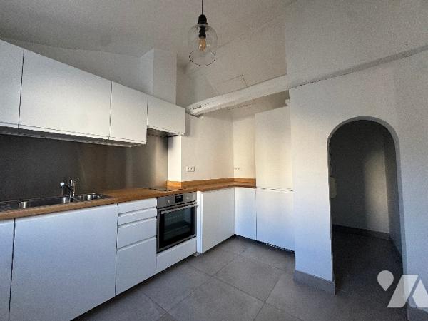 Paris 8 – T3 dernier étage avec ascenseur– Rue de Greffulhe