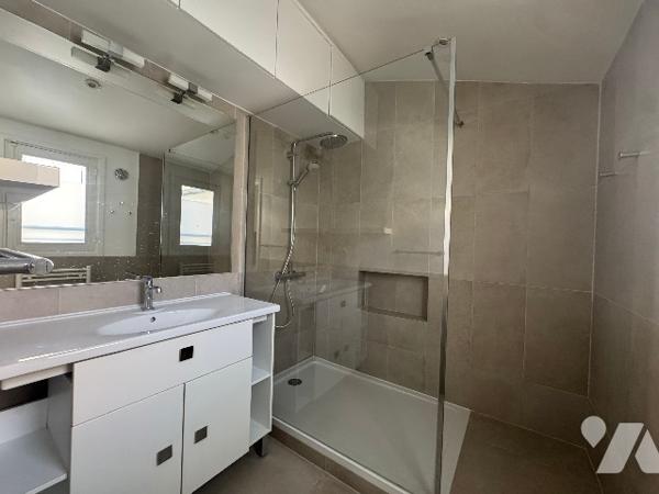 Paris 8 – T3 dernier étage avec ascenseur– Rue de Greffulhe