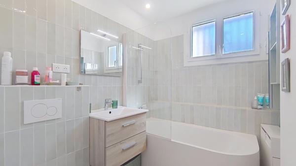 Maison rénovée avec jardin au cœur du village