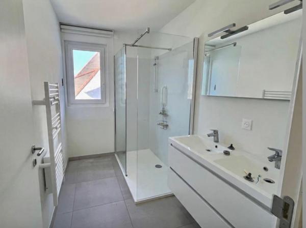 Centre station, plage à pied, T3 lumineux 83m2, terrasse sud, garage, pkg