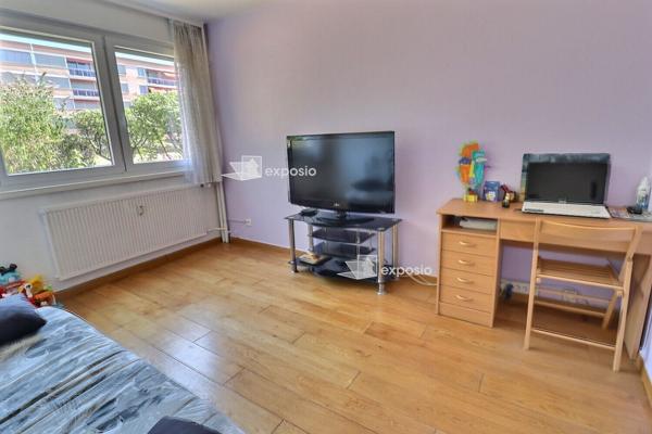 EN EXCLUSIVITE  Appartement  4 pièce(s) PROCHE TRAM ET COMMERCE