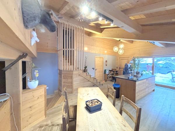 Chalet de 173m2 à 5 minutes du centre des Carroz