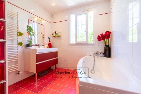 Dpt Bouches du Rhône (13) à vendre LA VALENTINE maison P5 de 162 m² - Terrain de 899 m² - Piscine - Climatisée - Garage - Carport