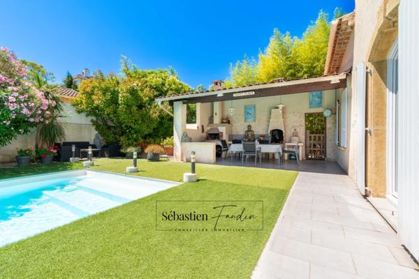 Dpt Bouches du Rhône (13) à vendre LA VALENTINE maison P5 de 162 m² - Terrain de 899 m² - Piscine - Climatisée - Garage - Carport